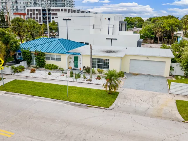 4-bedroom home for sale in West Palm Beach - 400 45TH Street - MondialRealty