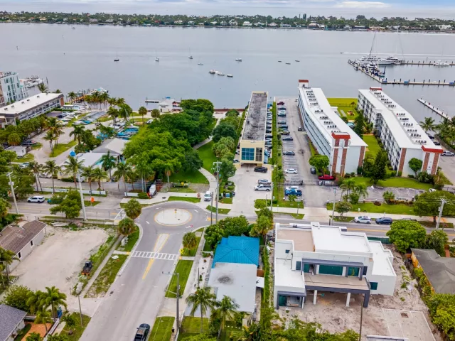 4-bedroom home for sale in West Palm Beach - 400 45TH Street - MondialRealty