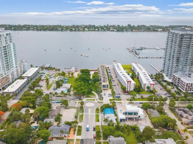 4-bedroom home for sale in West Palm Beach - 400 45TH Street - MondialRealty