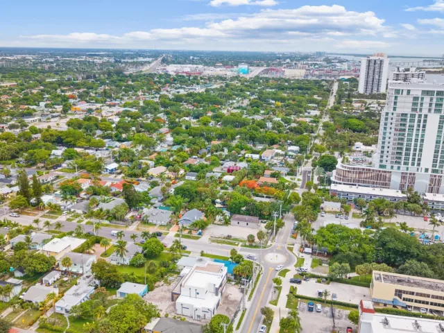 4-bedroom home for sale in West Palm Beach - 400 45TH Street - MondialRealty