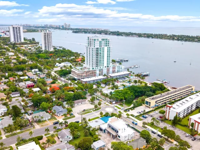 4-bedroom home for sale in West Palm Beach - 400 45TH Street - MondialRealty