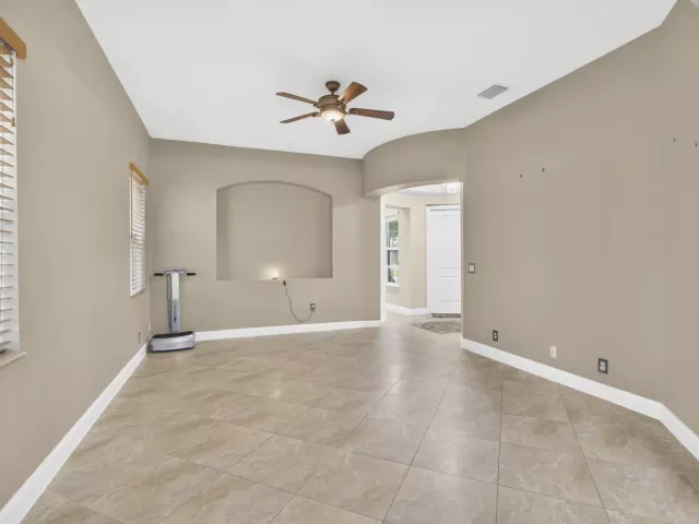 6-bedroom home for sale in West Palm Beach - 742 Cresta Circle - MondialRealty