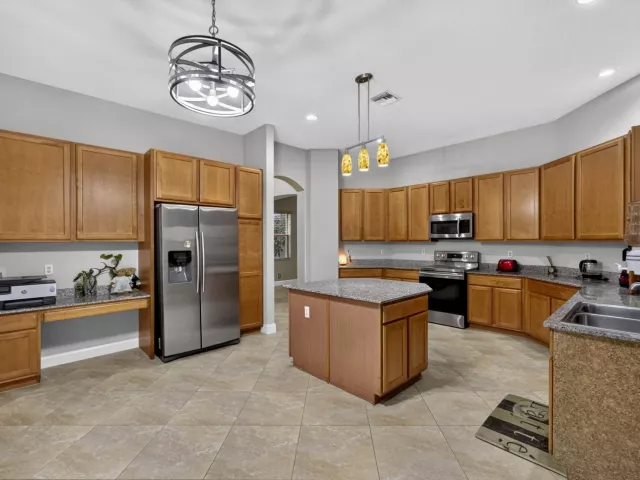6-bedroom home for sale in West Palm Beach - 742 Cresta Circle - MondialRealty