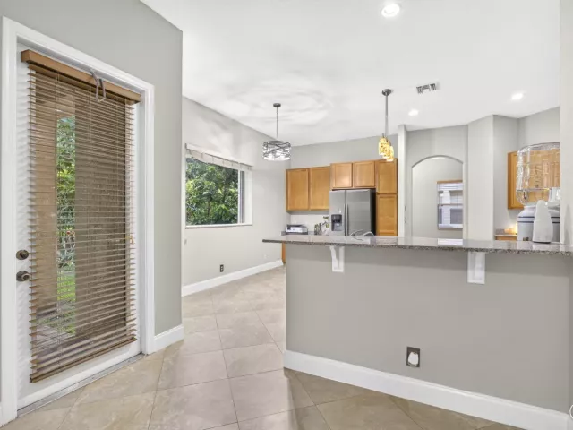6-bedroom home for sale in West Palm Beach - 742 Cresta Circle - MondialRealty