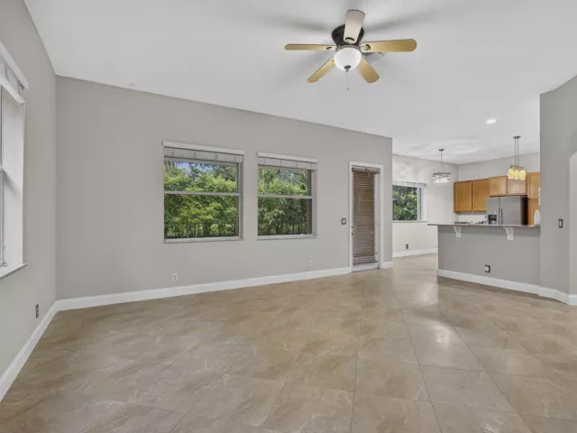 6-bedroom home for sale in West Palm Beach - 742 Cresta Circle - MondialRealty