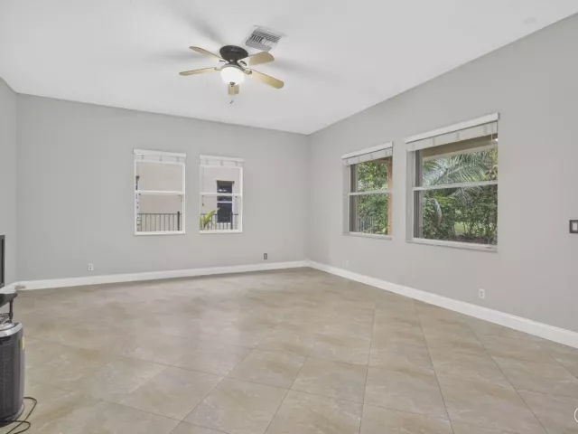 6-bedroom home for sale in West Palm Beach - 742 Cresta Circle - MondialRealty