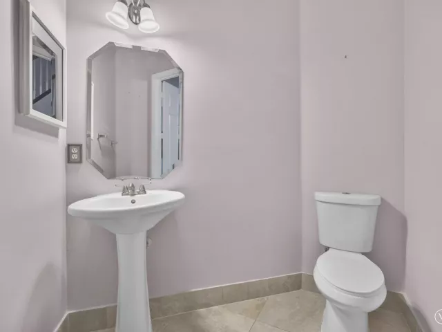 6-bedroom home for sale in West Palm Beach - 742 Cresta Circle - MondialRealty