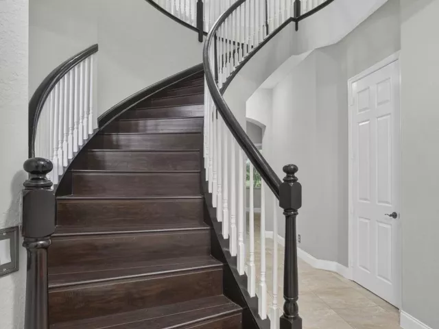 6-bedroom home for sale in West Palm Beach - 742 Cresta Circle - MondialRealty