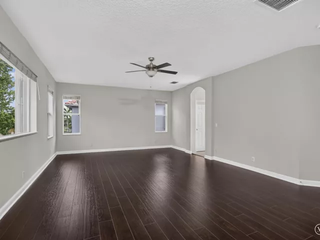 6-bedroom home for sale in West Palm Beach - 742 Cresta Circle - MondialRealty
