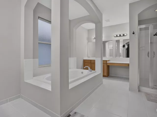 6-bedroom home for sale in West Palm Beach - 742 Cresta Circle - MondialRealty