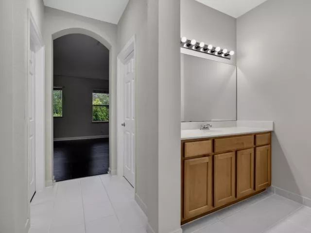 6-bedroom home for sale in West Palm Beach - 742 Cresta Circle - MondialRealty