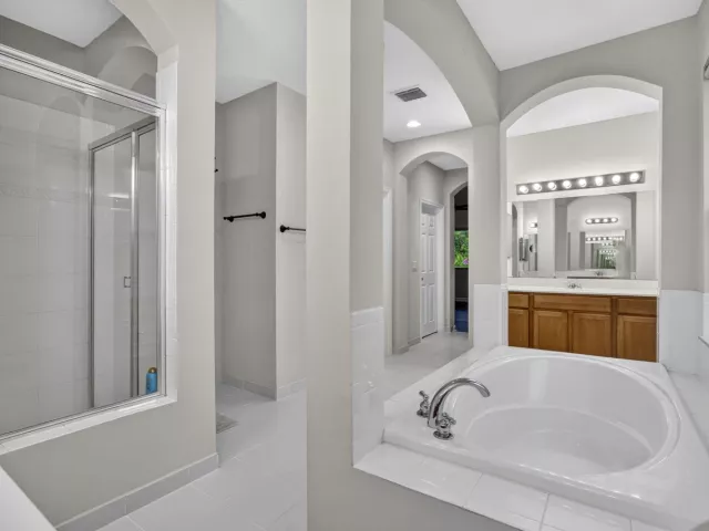 6-bedroom home for sale in West Palm Beach - 742 Cresta Circle - MondialRealty