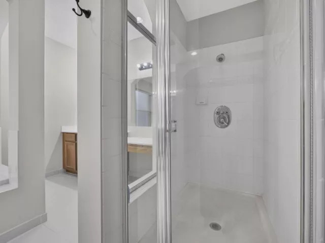 6-bedroom home for sale in West Palm Beach - 742 Cresta Circle - MondialRealty