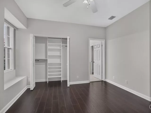 6-bedroom home for sale in West Palm Beach - 742 Cresta Circle - MondialRealty