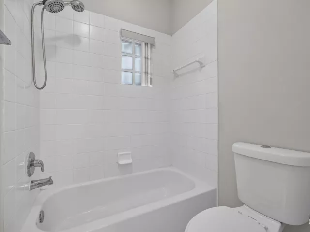 6-bedroom home for sale in West Palm Beach - 742 Cresta Circle - MondialRealty