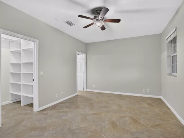 6-bedroom home for sale in West Palm Beach - 742 Cresta Circle - MondialRealty