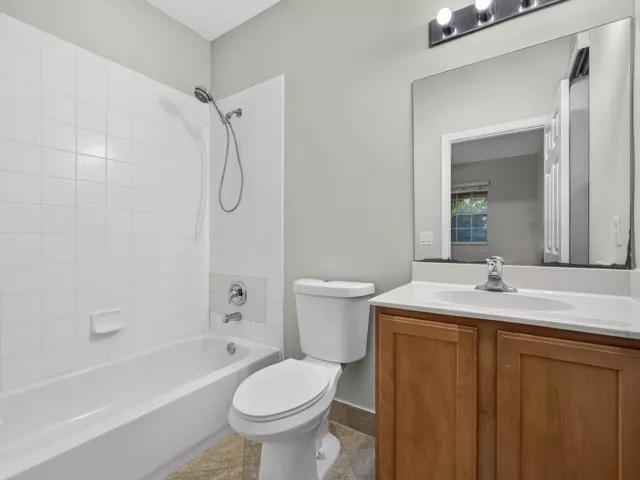 6-bedroom home for sale in West Palm Beach - 742 Cresta Circle - MondialRealty