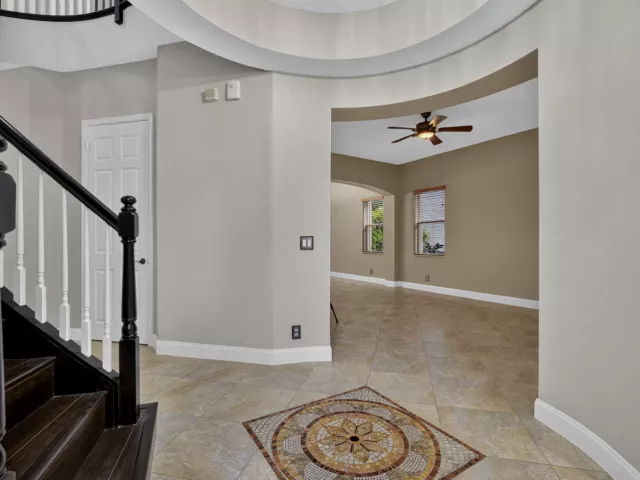 6-bedroom home for sale in West Palm Beach - 742 Cresta Circle - MondialRealty