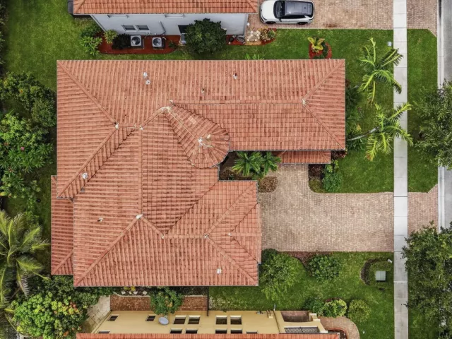 6-bedroom home for sale in West Palm Beach - 742 Cresta Circle - MondialRealty