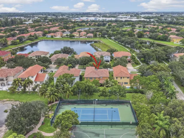 6-bedroom home for sale in West Palm Beach - 742 Cresta Circle - MondialRealty