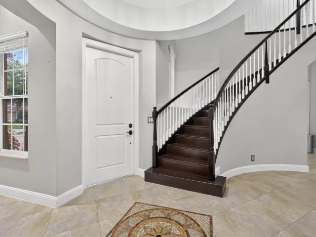 6-bedroom home for sale in West Palm Beach - 742 Cresta Circle - MondialRealty