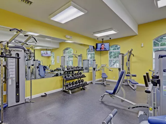 6-bedroom home for sale in West Palm Beach - 742 Cresta Circle - MondialRealty