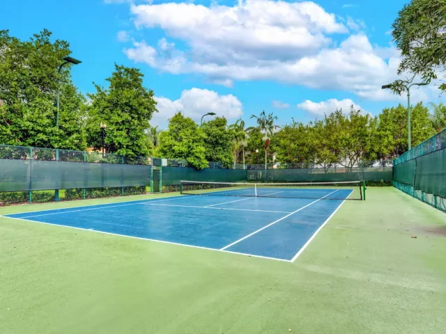 6-bedroom home for sale in West Palm Beach - 742 Cresta Circle - MondialRealty