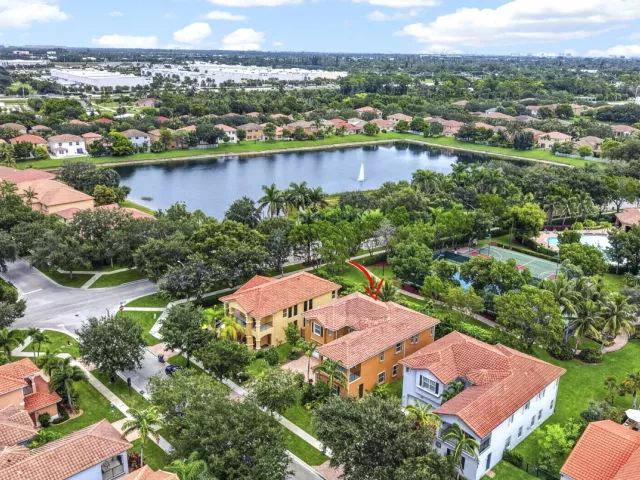 6-bedroom home for sale in West Palm Beach - 742 Cresta Circle - MondialRealty