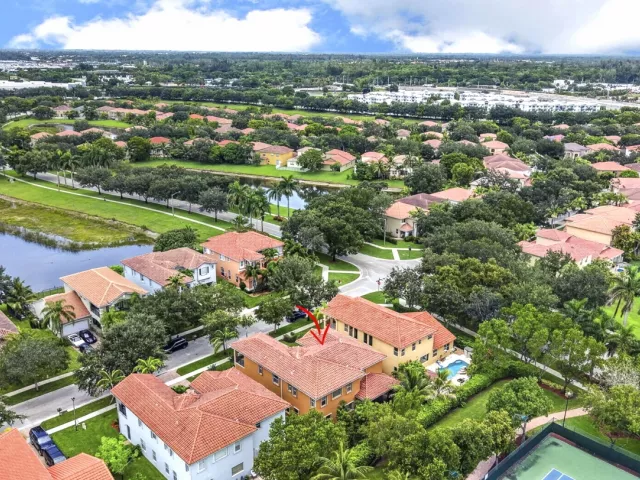 6-bedroom home for sale in West Palm Beach - 742 Cresta Circle - MondialRealty