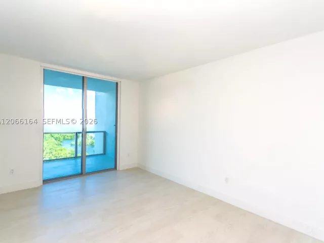 2-bedroom condo for rent in North Miami Beach - 17301 Biscayne Blvd 1004 - MondialRealty