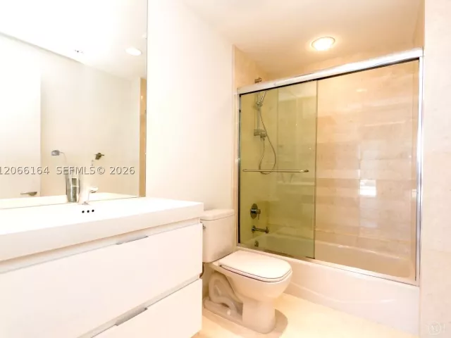 2-bedroom condo for rent in North Miami Beach - 17301 Biscayne Blvd 1004 - MondialRealty