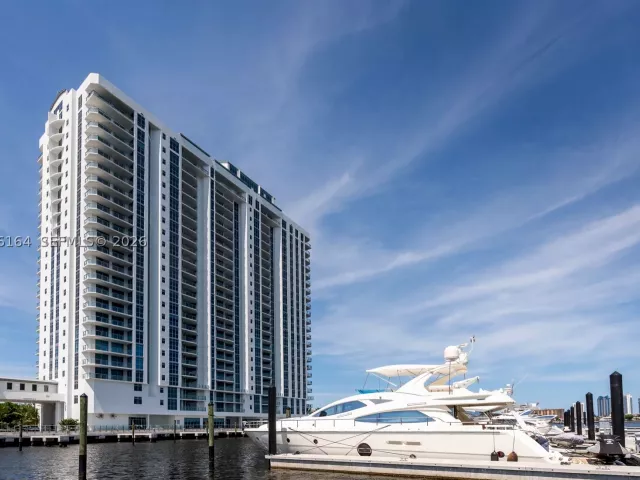 2-bedroom condo for rent in North Miami Beach - 17301 Biscayne Blvd 1004 - MondialRealty