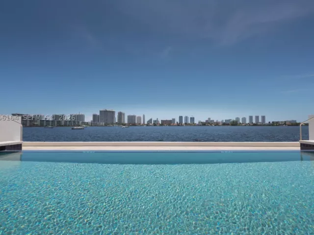 2-bedroom condo for rent in North Miami Beach - 17301 Biscayne Blvd 1004 - MondialRealty