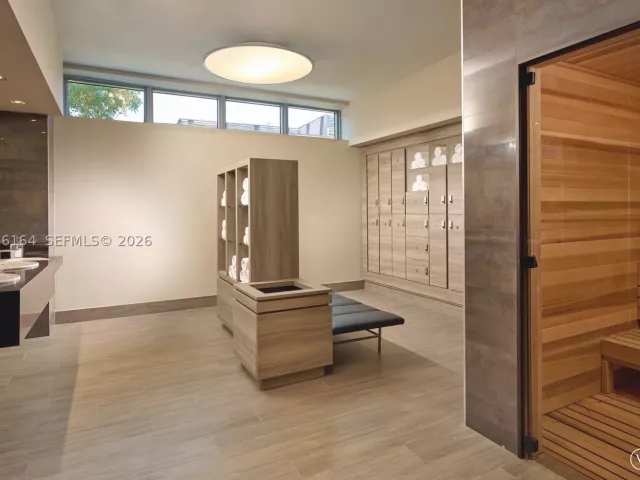 2-bedroom condo for rent in North Miami Beach - 17301 Biscayne Blvd 1004 - MondialRealty
