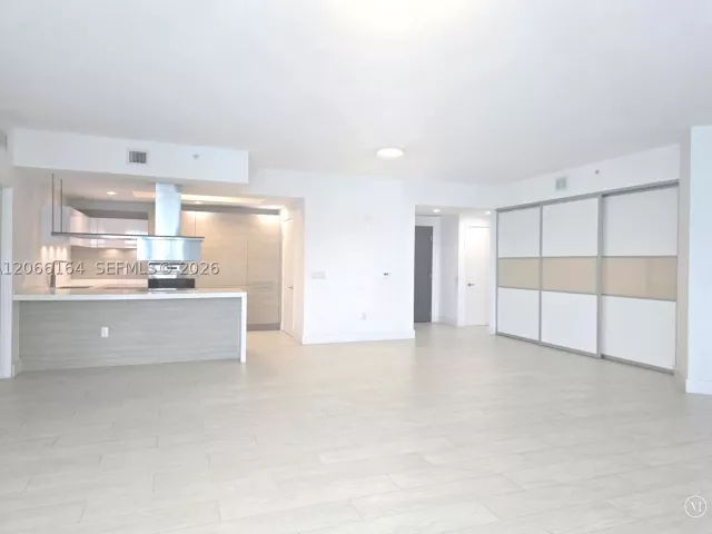 2-bedroom condo for rent in North Miami Beach - 17301 Biscayne Blvd 1004 - MondialRealty