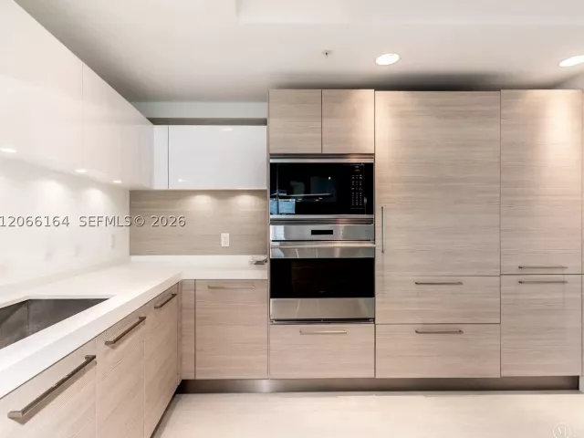 2-bedroom condo for rent in North Miami Beach - 17301 Biscayne Blvd 1004 - MondialRealty