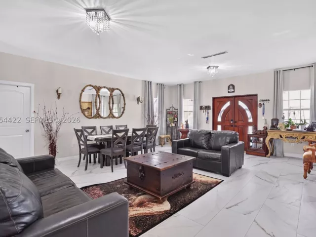 6-bedroom home for sale in Miami - 13405 SW 199th Ave - MondialRealty