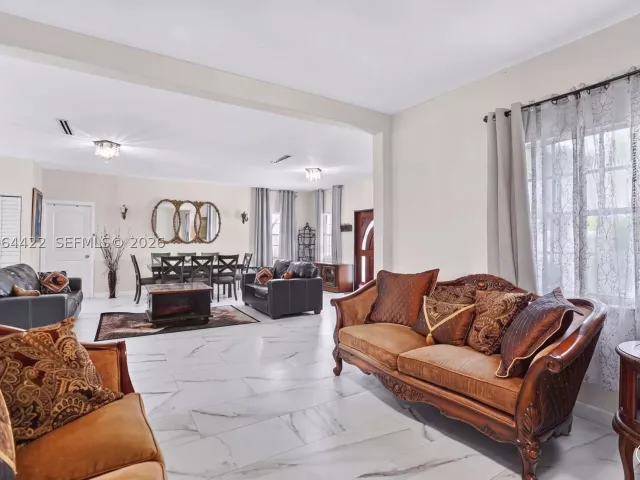 6-bedroom home for sale in Miami - 13405 SW 199th Ave - MondialRealty
