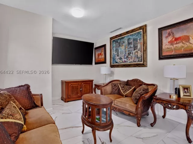 6-bedroom home for sale in Miami - 13405 SW 199th Ave - MondialRealty