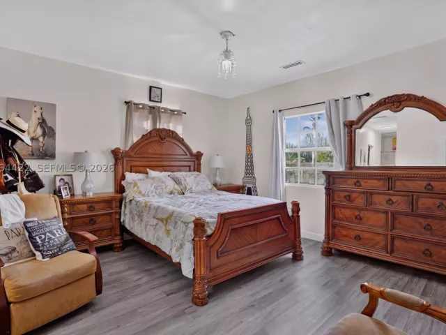 6-bedroom home for sale in Miami - 13405 SW 199th Ave - MondialRealty