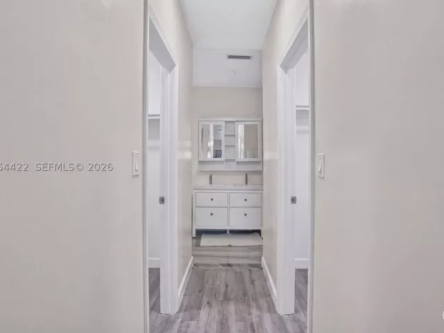 6-bedroom home for sale in Miami - 13405 SW 199th Ave - MondialRealty