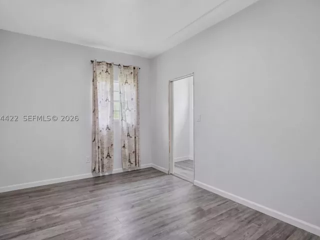 6-bedroom home for sale in Miami - 13405 SW 199th Ave - MondialRealty