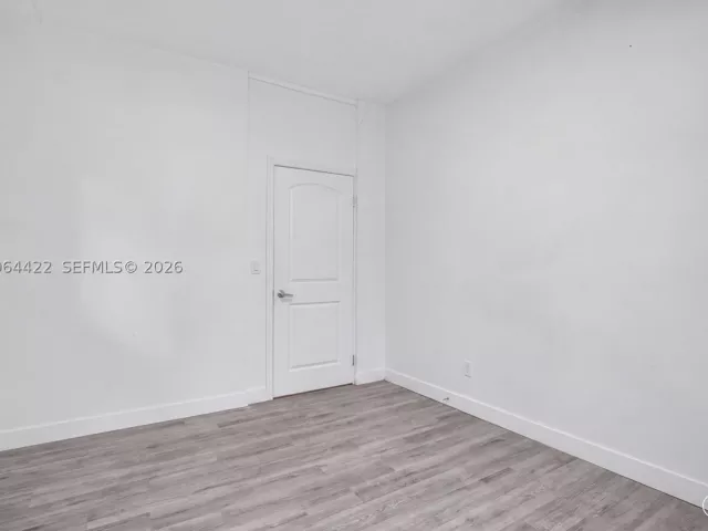 6-bedroom home for sale in Miami - 13405 SW 199th Ave - MondialRealty