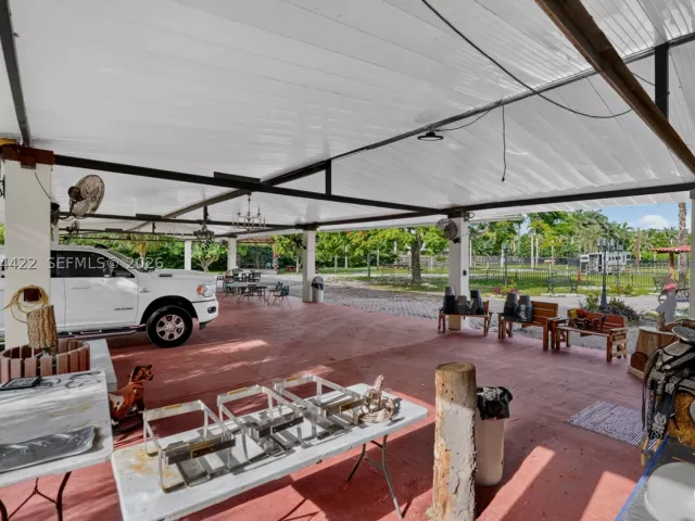 6-bedroom home for sale in Miami - 13405 SW 199th Ave - MondialRealty