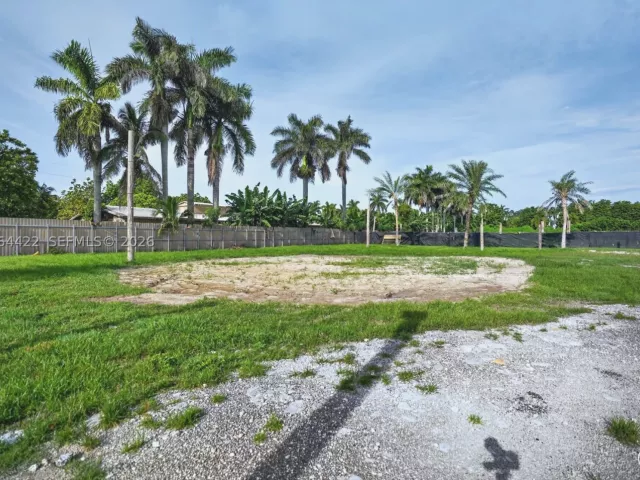 6-bedroom home for sale in Miami - 13405 SW 199th Ave - MondialRealty
