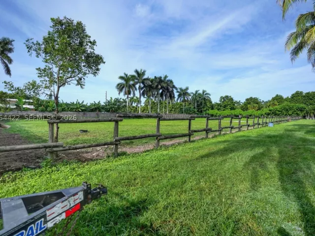 6-bedroom home for sale in Miami - 13405 SW 199th Ave - MondialRealty