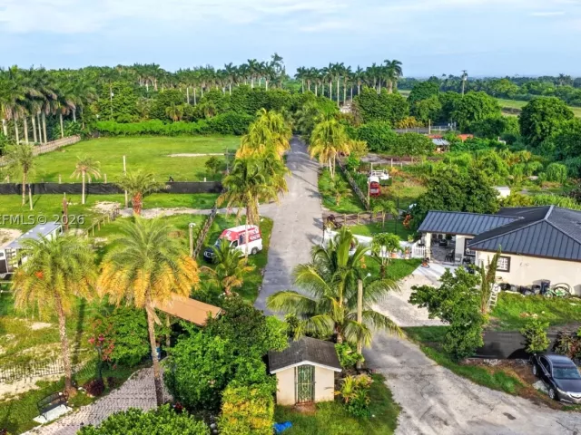 6-bedroom home for sale in Miami - 13405 SW 199th Ave - MondialRealty