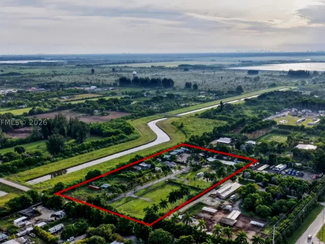 6-bedroom home for sale in Miami - 13405 SW 199th Ave - MondialRealty