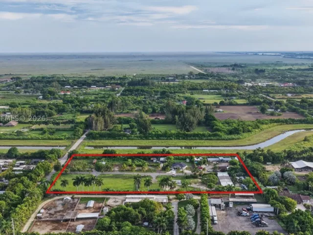 6-bedroom home for sale in Miami - 13405 SW 199th Ave - MondialRealty
