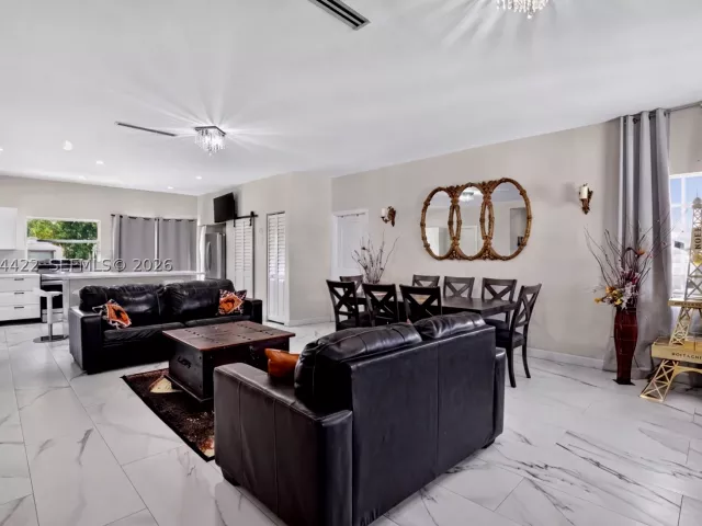 6-bedroom home for sale in Miami - 13405 SW 199th Ave - MondialRealty